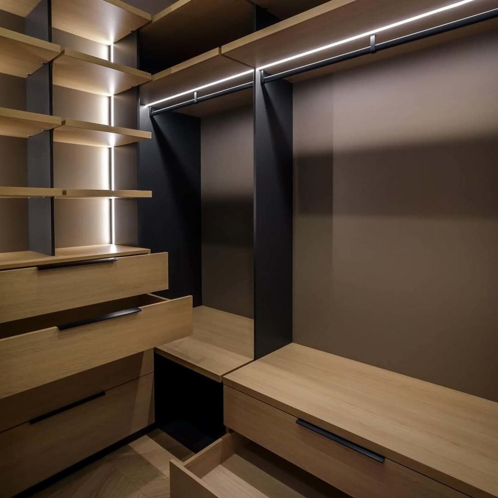 Гардеробная в минимализме с акцентами черного — фото 6